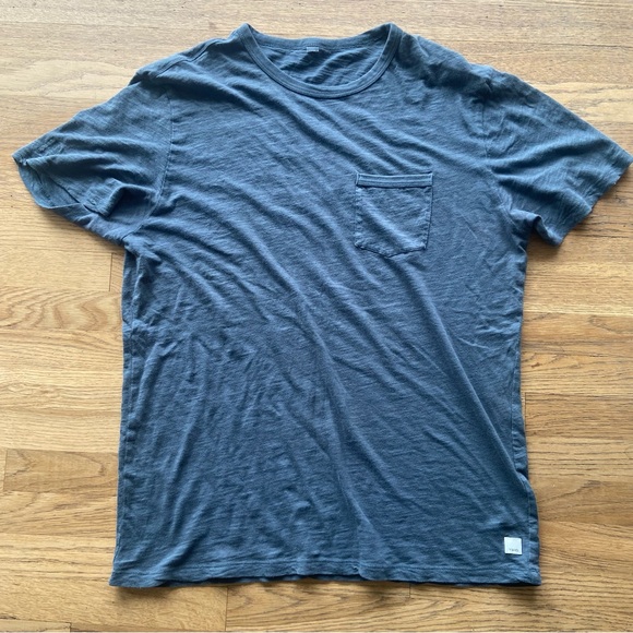 Vuori Other - Mens Vuori pocket tshirt size large